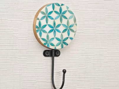 60339Green Floral Pattern Round Wood and Resin Wall Hook