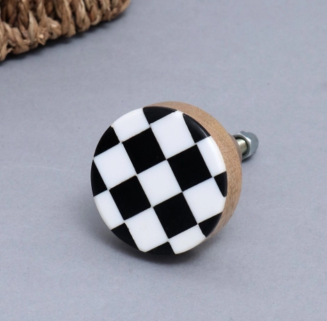 63118Check Pattern Drawer Knob Made of Wood and Resin